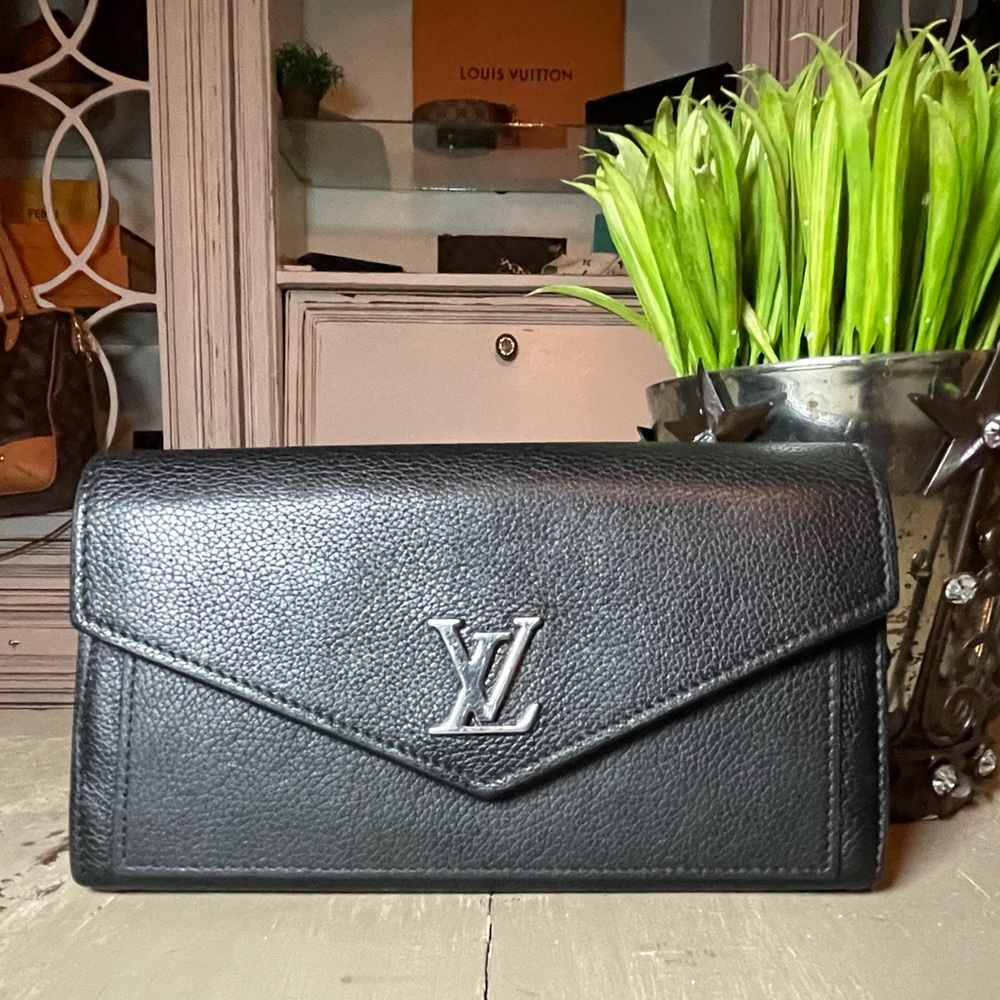 Louis Vuitton My LockMe Calfskin Wallet - Black